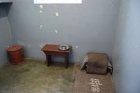220px-nelson-mandela-s-prison-cell-robben-island-south-africa.jpg